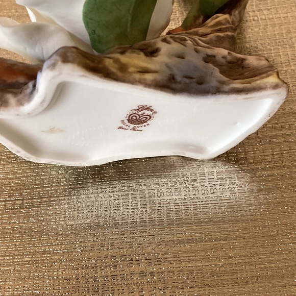 Lefton Royal Dover Camilla Flower with Bee Bone China. - Picture 7 of 8